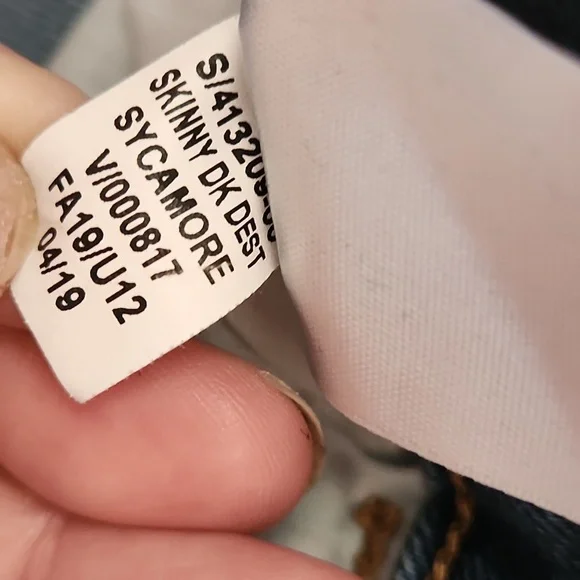 Old Navy Mid-Rise Pop Icon Distressed Skinny Jeans *Size 4Long*. *Barly Worn* - Picture 9 of 9